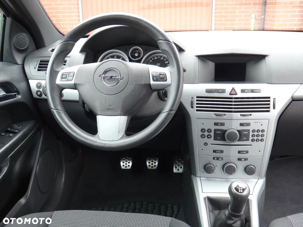 Opel Astra III GTC 1.8 Sport - 28