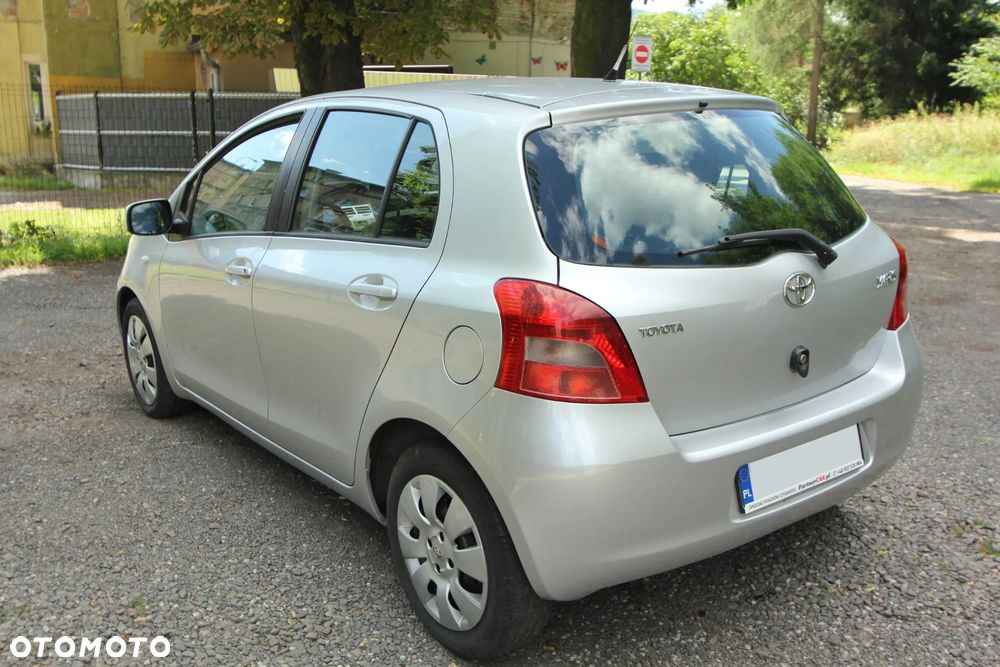 Toyota Yaris 1.3 - 6