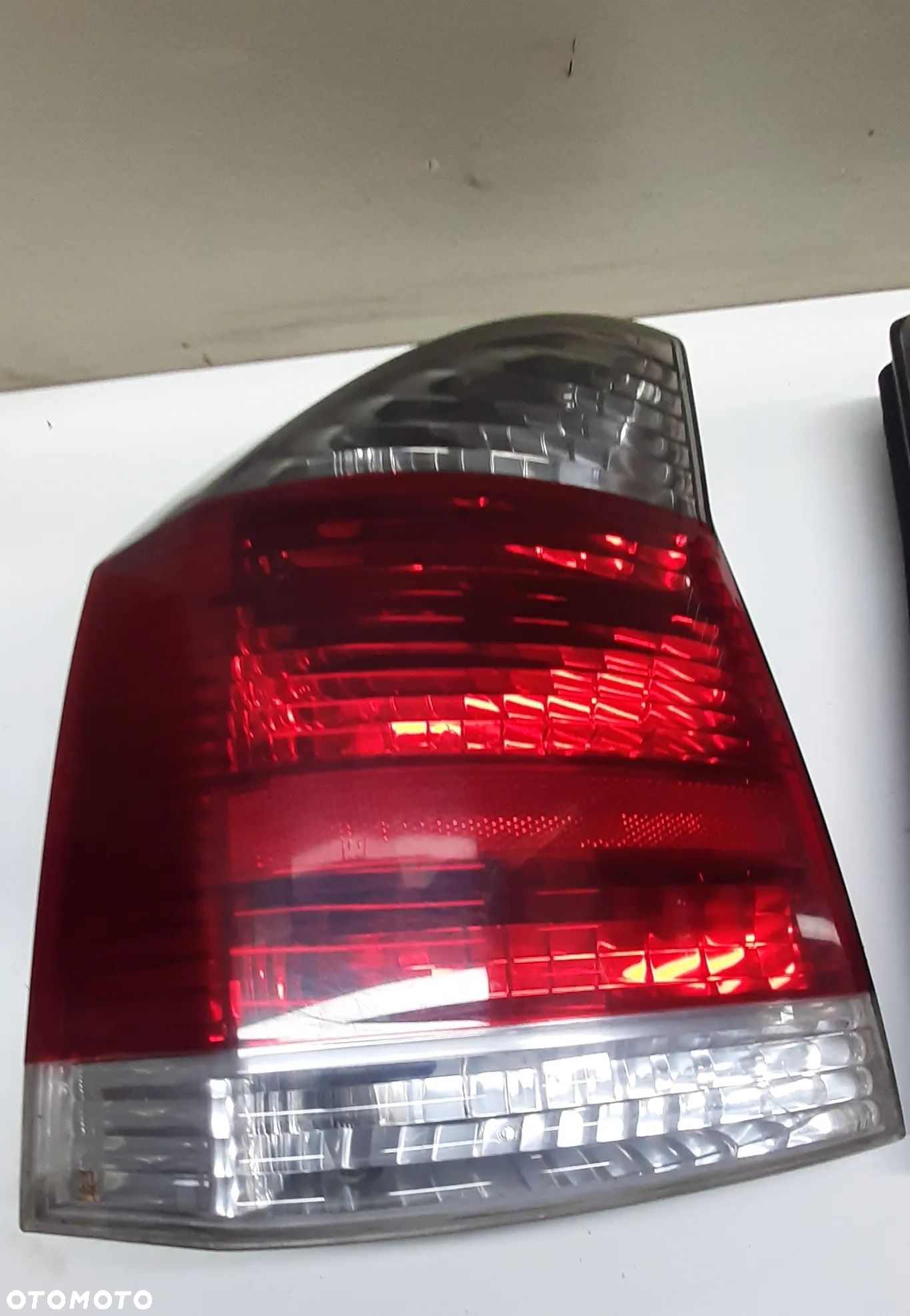 LAMPA TYLNA LEWA  -OPEL VECTRA C GTS/ HATCHBACK / SEDAN  2004 ROK - 1