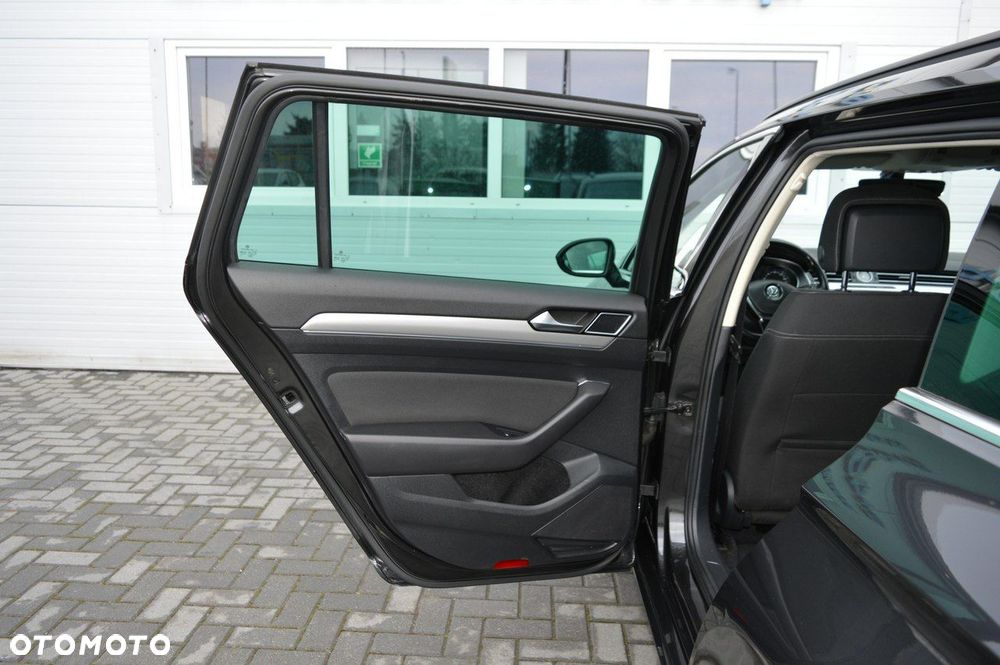 Volkswagen Passat Variant 1.6 TDI (BlueMotion Technology) DSG Trendline - 37