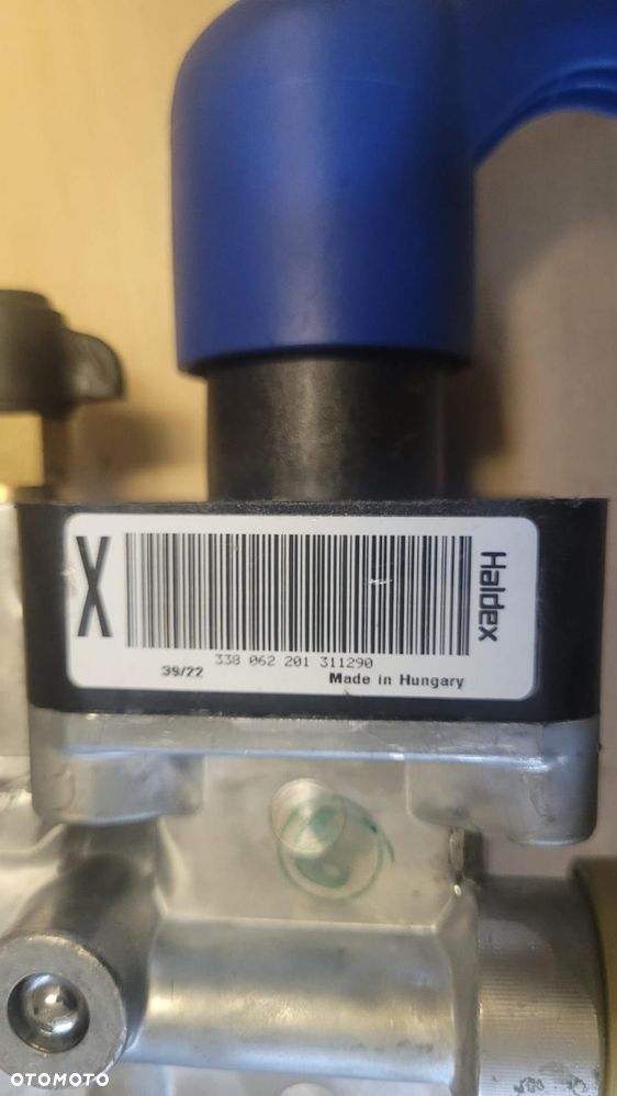 Zawór sterowania poduszek 338 062 201 - 4