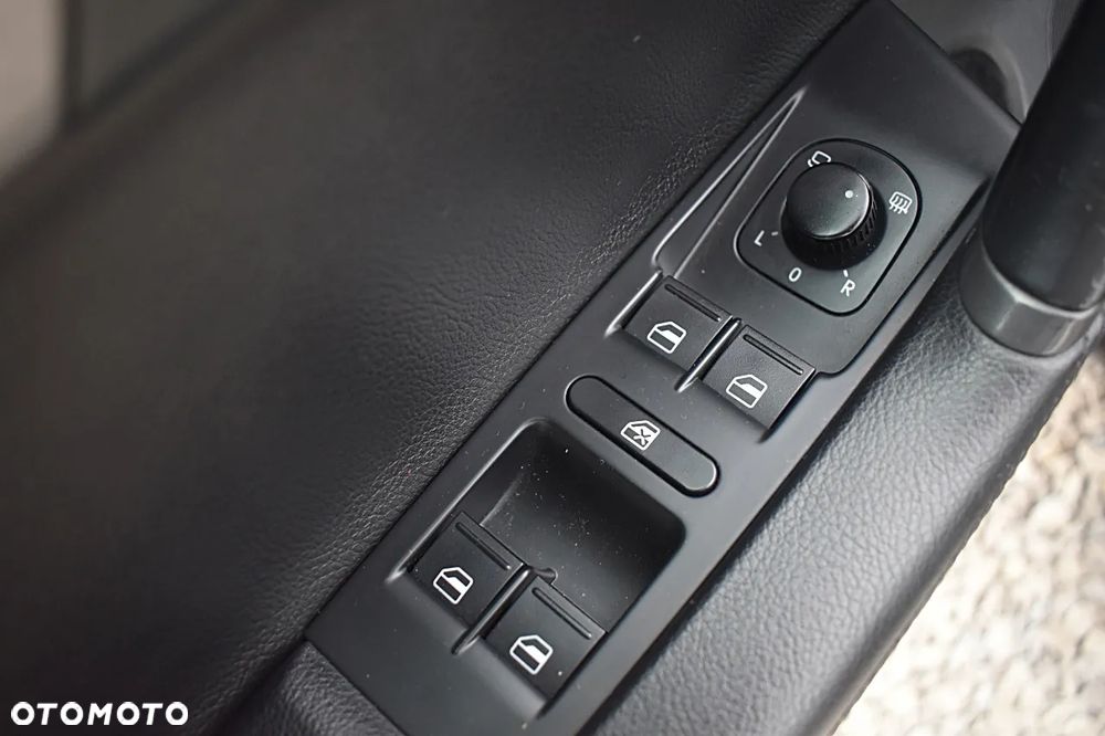 Volkswagen Passat 2.0 TDI Highline - 26