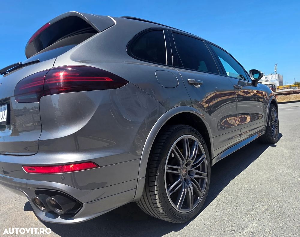 Porsche Cayenne - 2