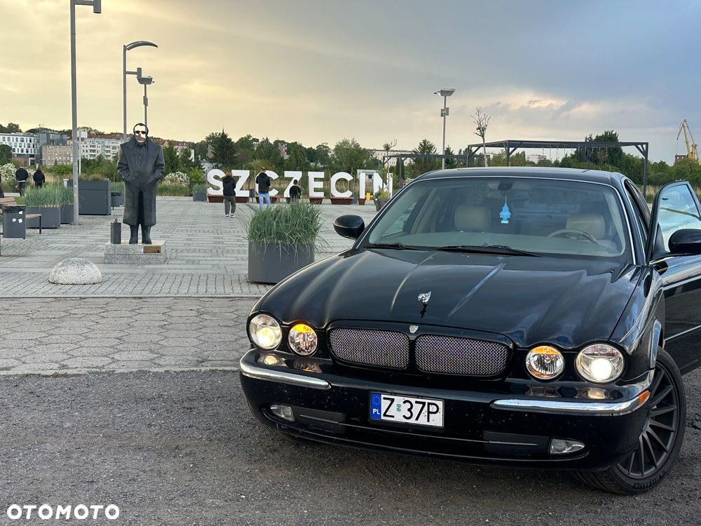Jaguar XJR - 1