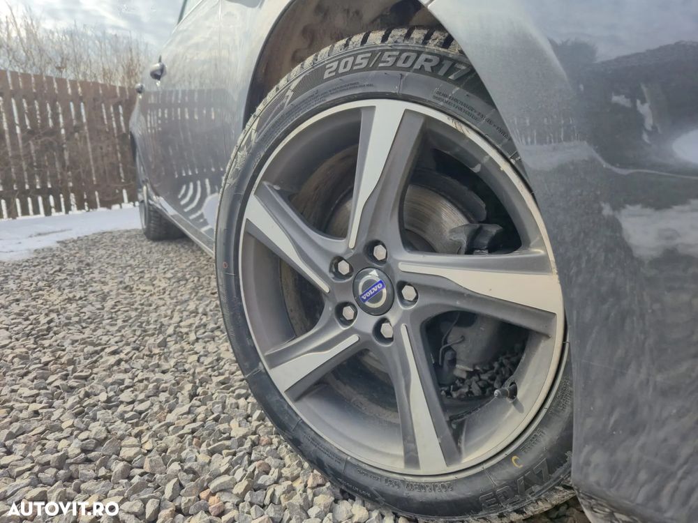 Volvo V40 D2 R-Design - 14