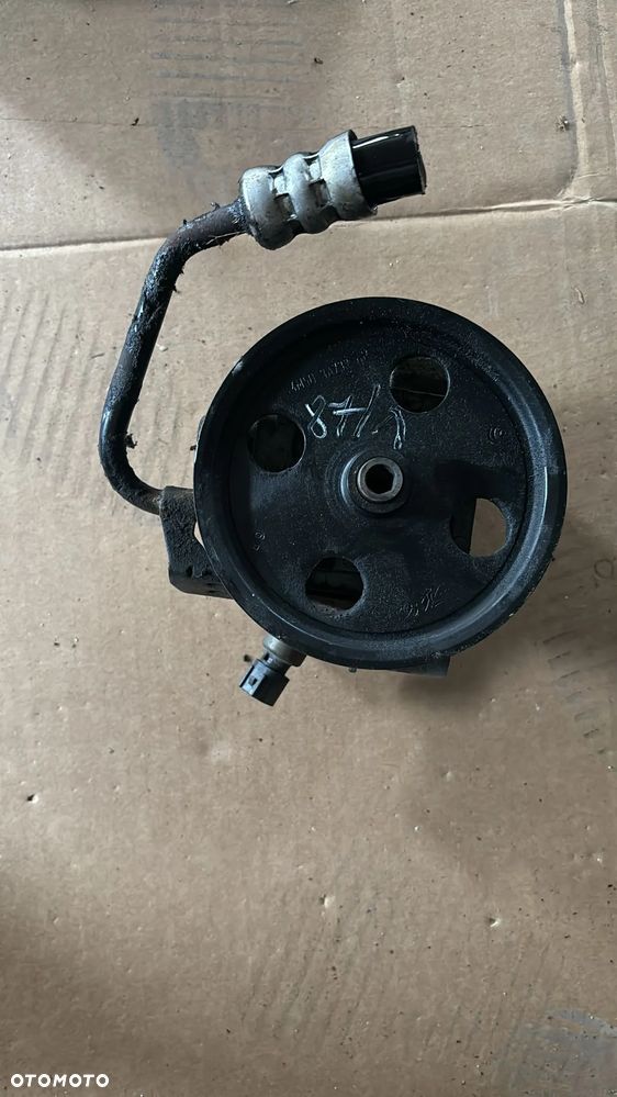 FORD FOKUS 1.6 16V pompa wspomagania      (87/1)