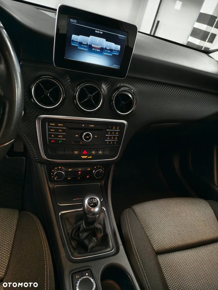 Mercedes-Benz GLA 180 - 9