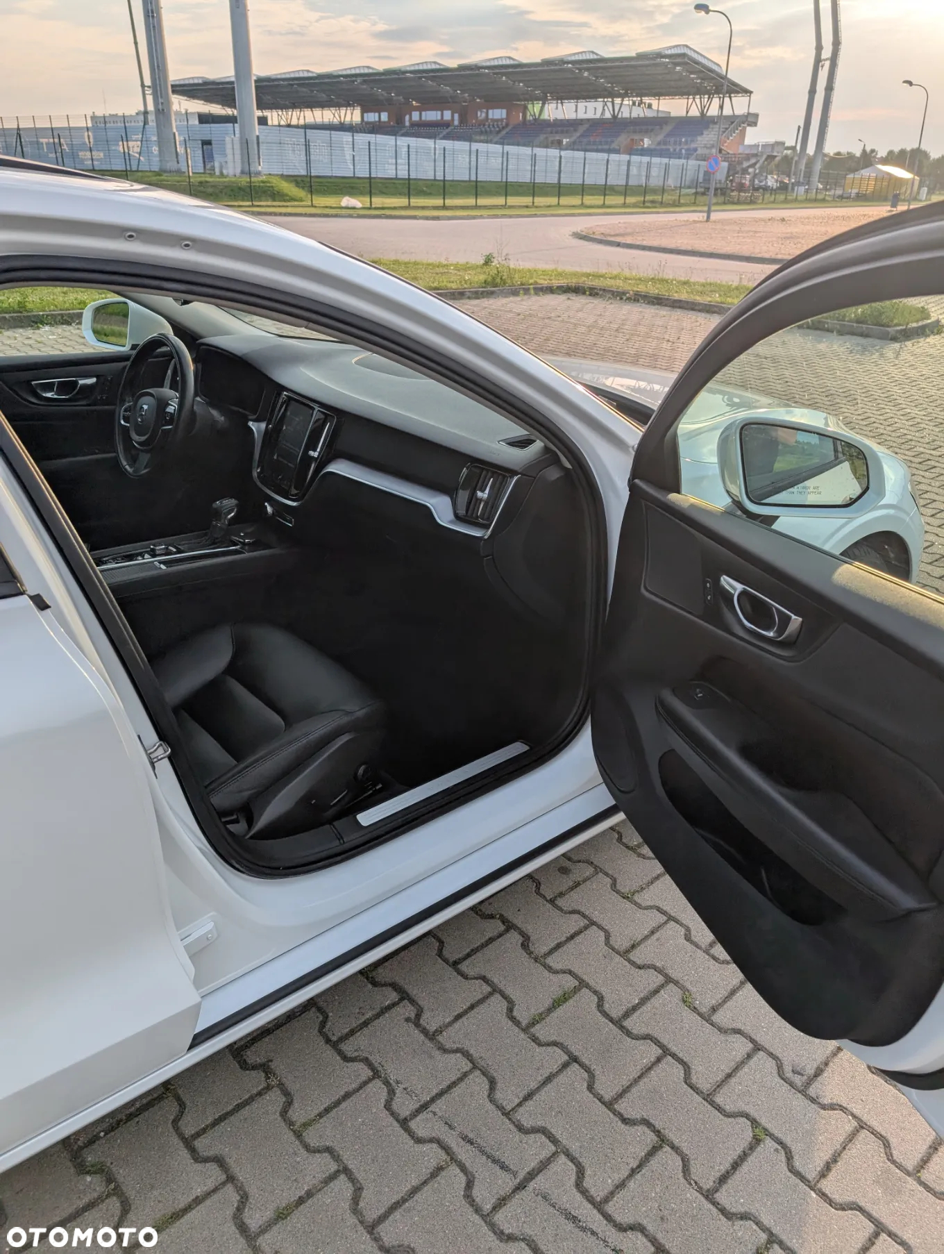 Volvo S60 T6 AWD Momentum Pro - 23