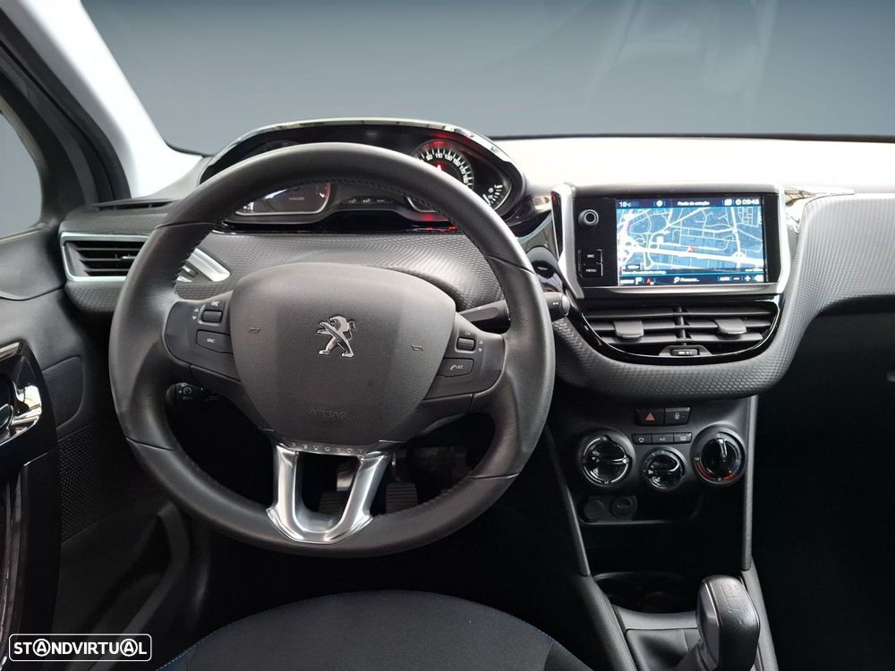 Peugeot 208 1.2 PureTech Signature - 17