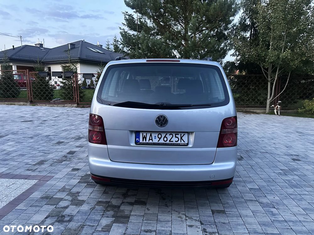 Volkswagen Touran - 4