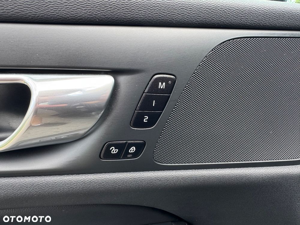 Volvo V60 B3 B Plus Dark - 22