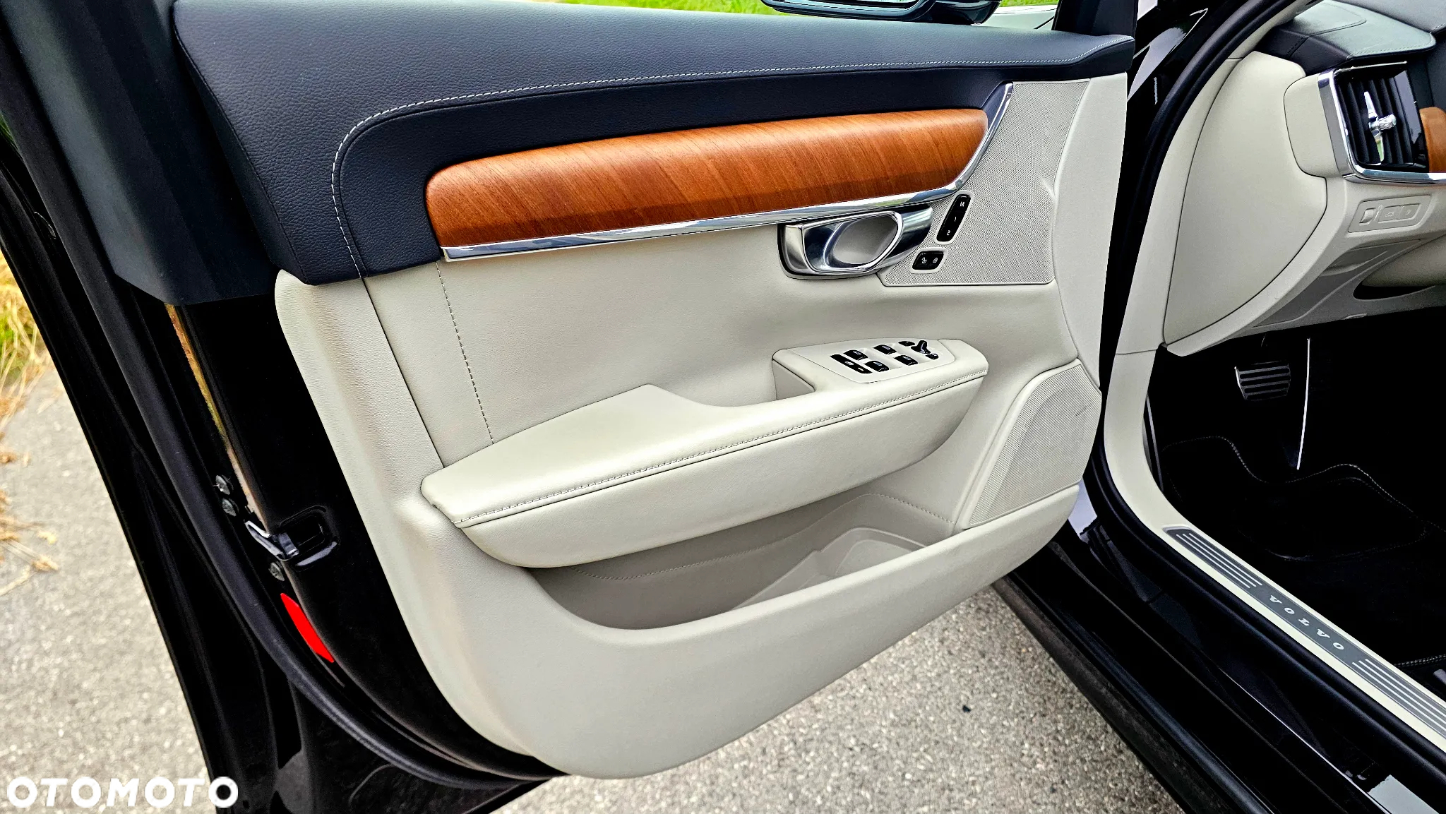 Volvo V90 T8 AWD Plug-In Hybrid Inscription - 32