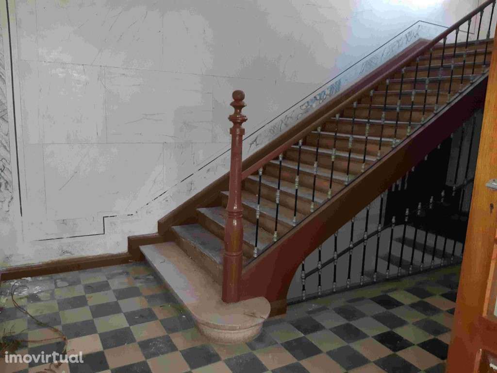 Prédio Centenário no centro de Avis - Portalegre - Grande imagem: 5/49