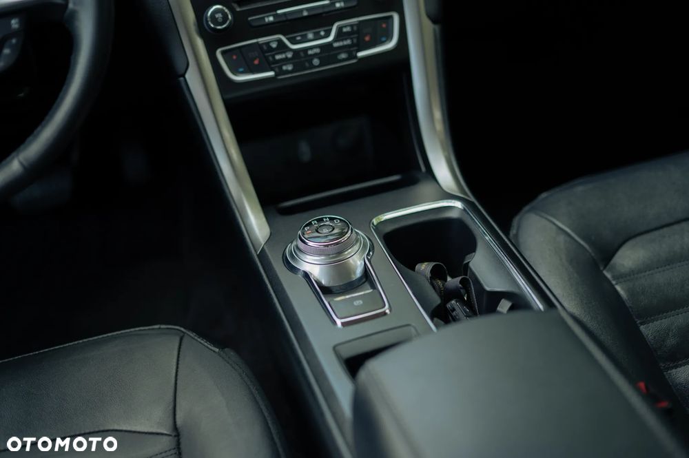 Ford Fusion 2.0 EcoBoost Titanium - 23