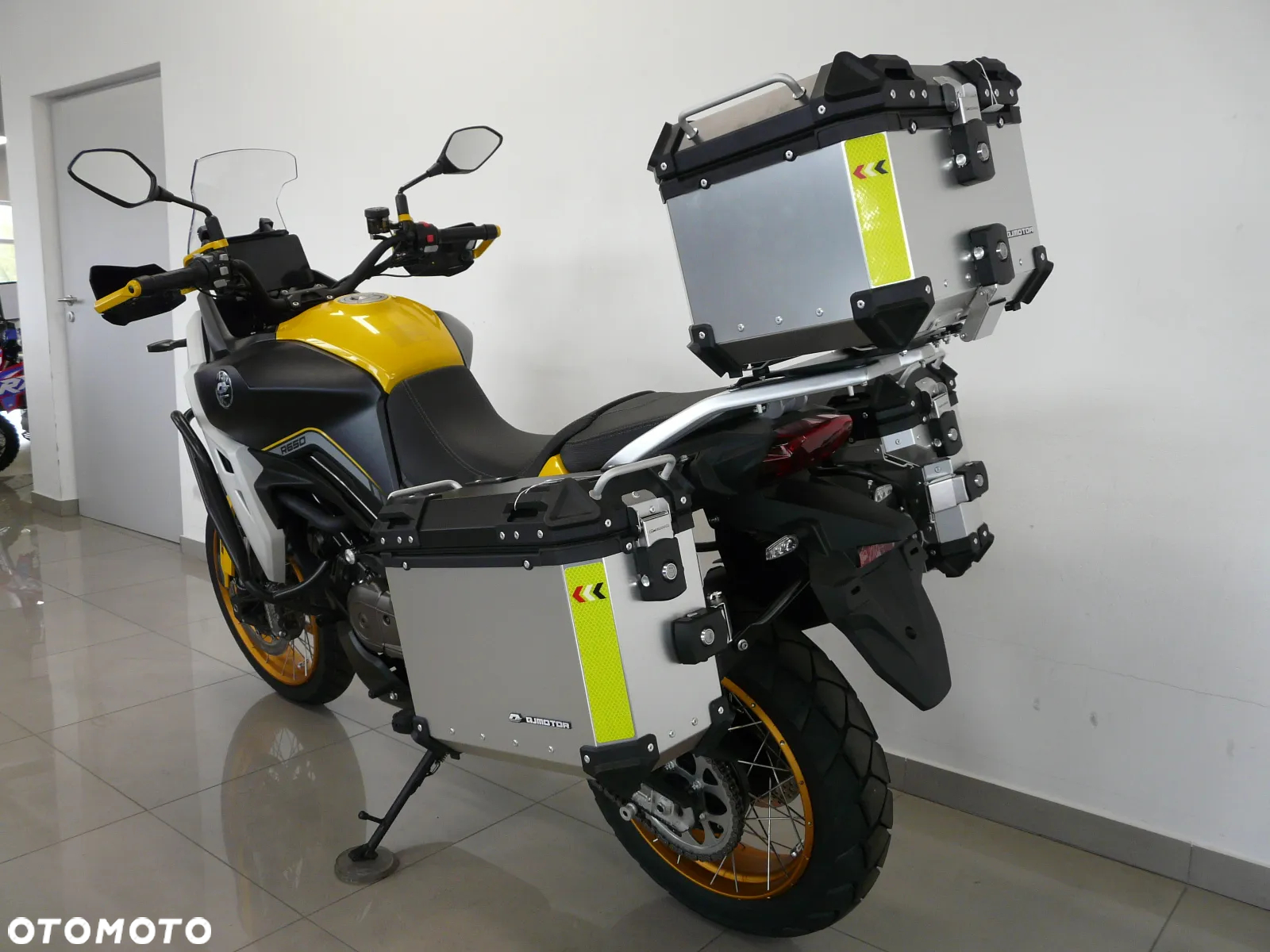 QJMOTOR SVT 650X - 18