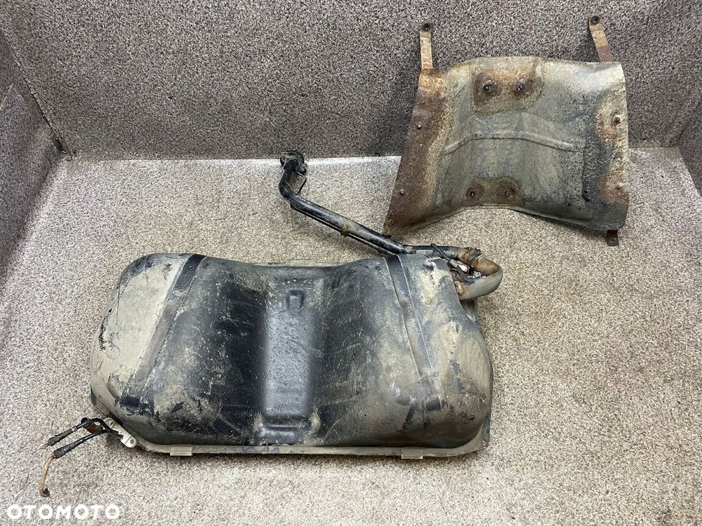 Bak zbiornik pompka pompa wlew paliwa 5D Suzuki Grand Vitara 2 II 2.7 V6 - 4