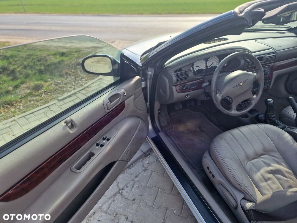 Chrysler Stratus - 13