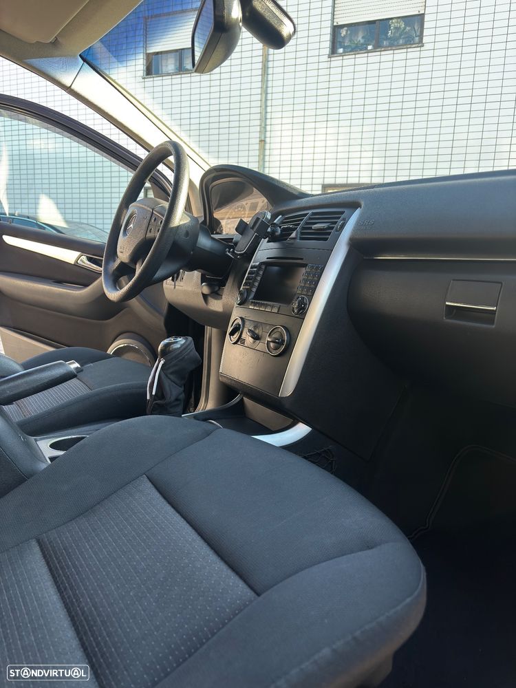 Mercedes-Benz B 180 CDi - 10