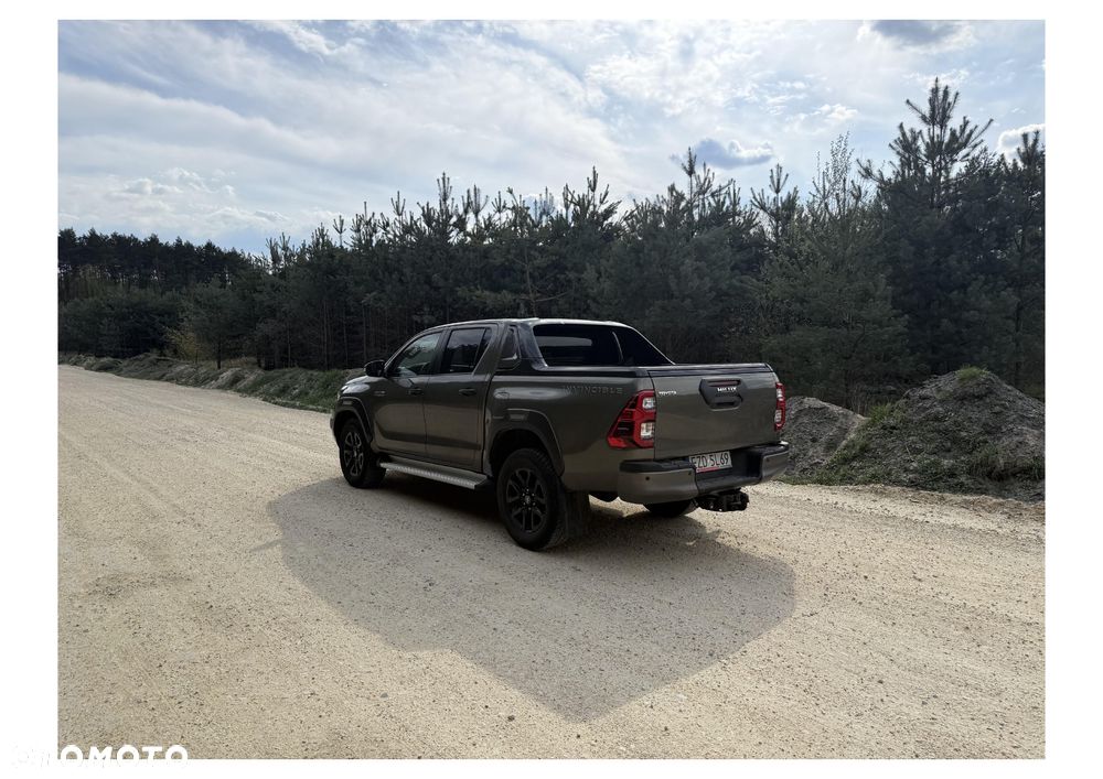 Toyota Hilux 2.8 D-4D Double Cab Invincible Sport 4x4 - 8