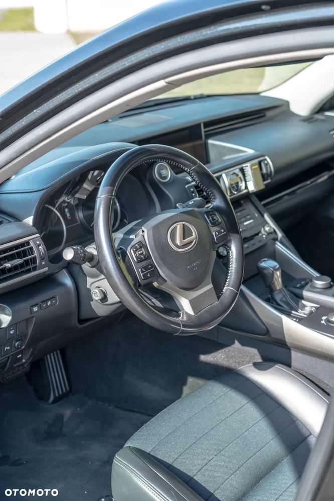 Lexus IS 200t Elite - 16