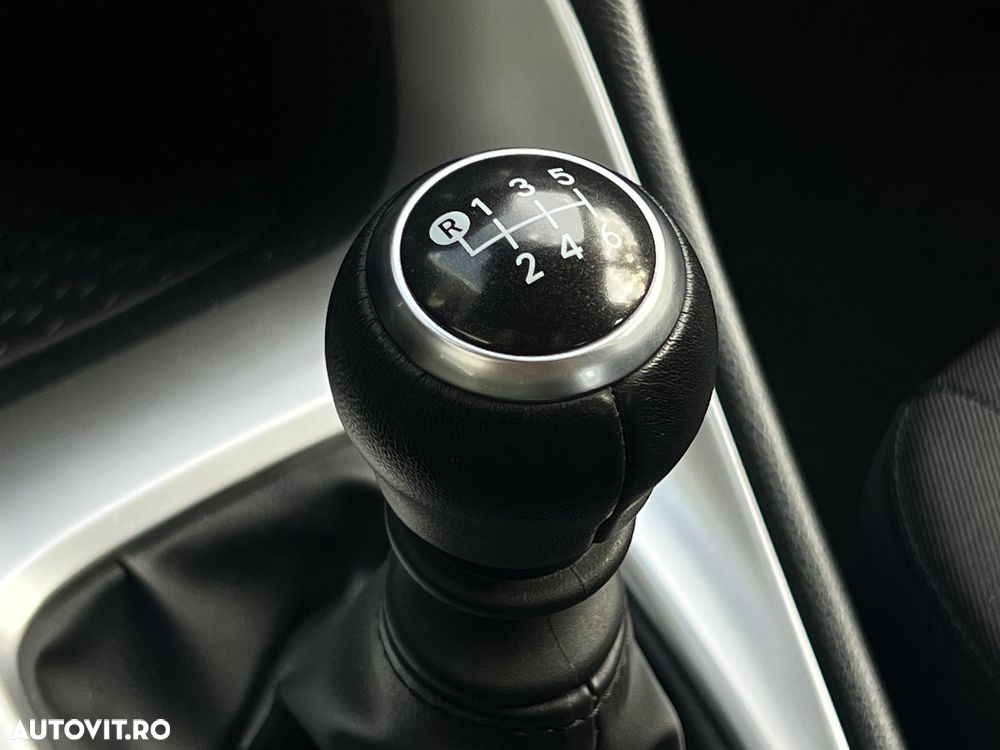 Toyota Yaris 1.5 MT Dynamic - 23