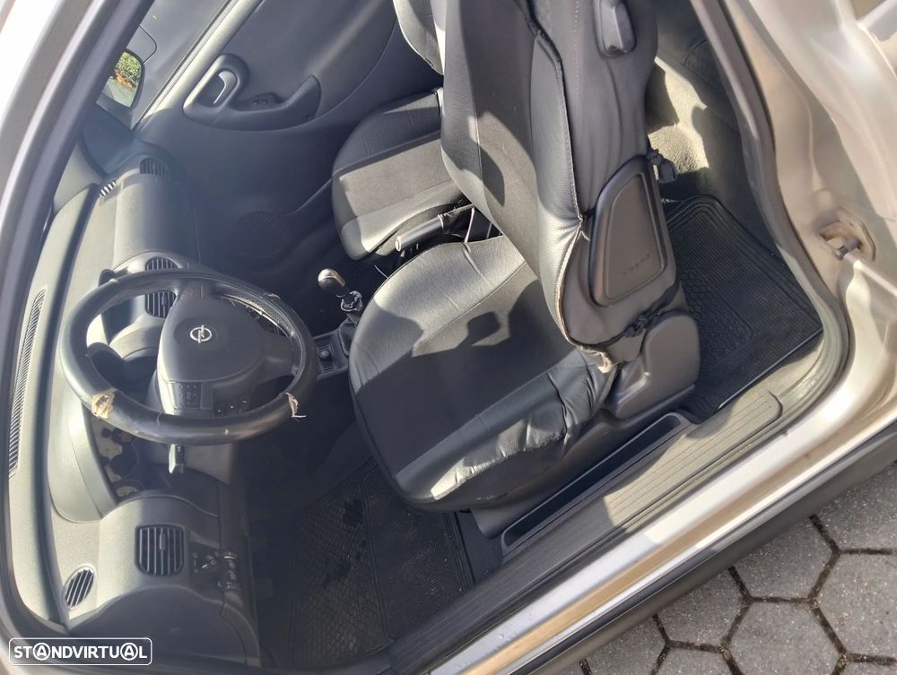 Opel Corsa 1.4 16V Sport - 11