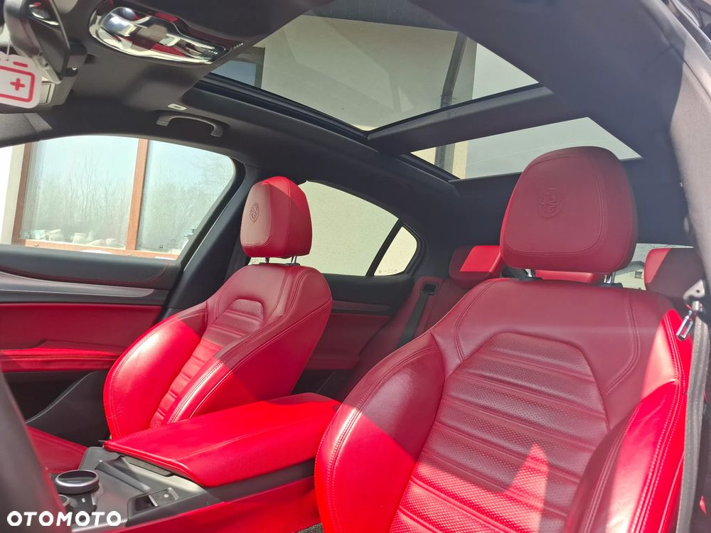 Alfa Romeo Stelvio - 13
