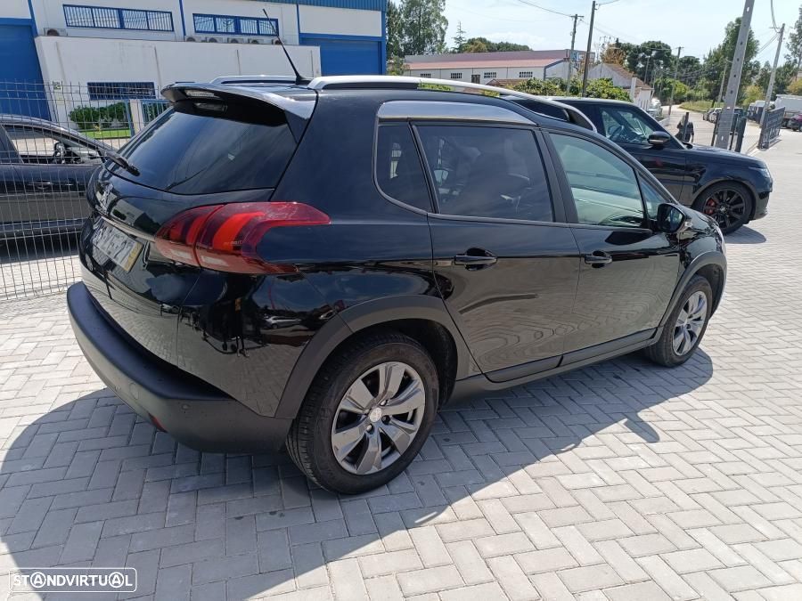 Peugeot 2008 1.5 BlueHDi Signature - 4