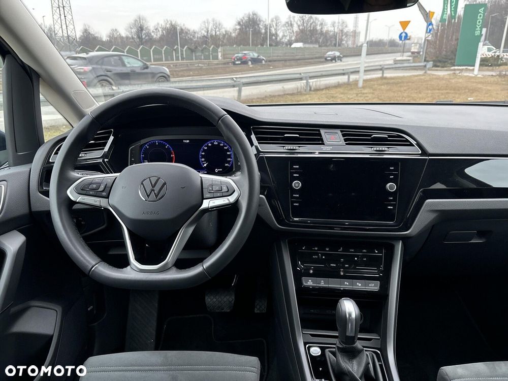 Volkswagen Touran - 10