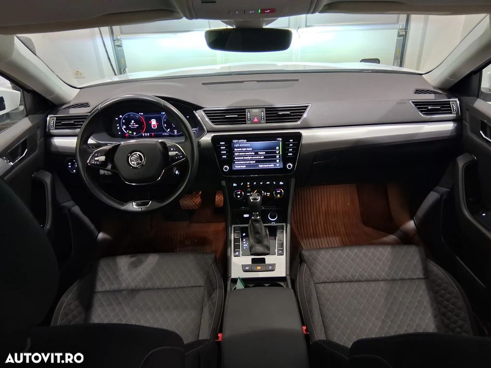 Skoda Superb 2.0 TDI DSG Ambition - 33