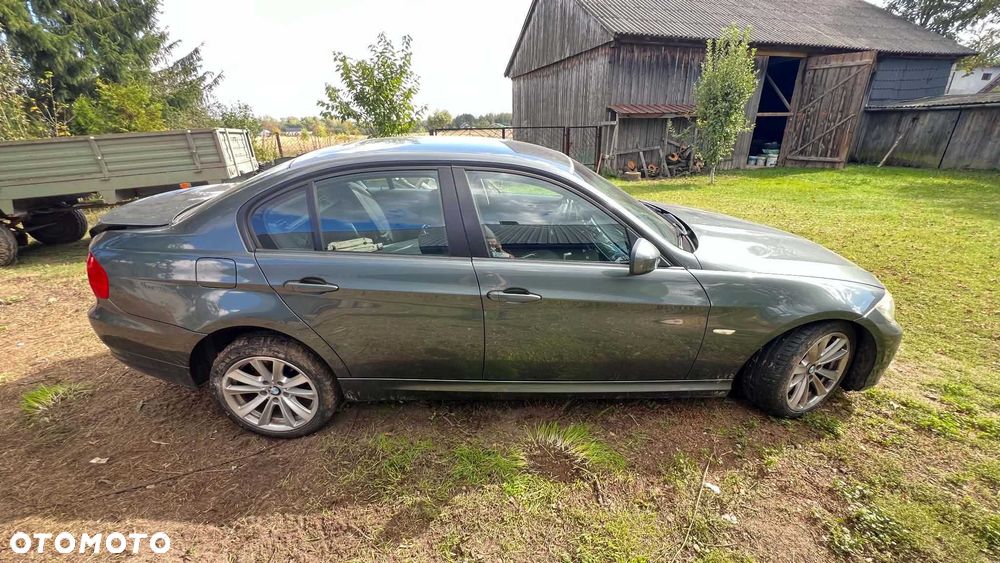 BMW E90 2010 photo 5