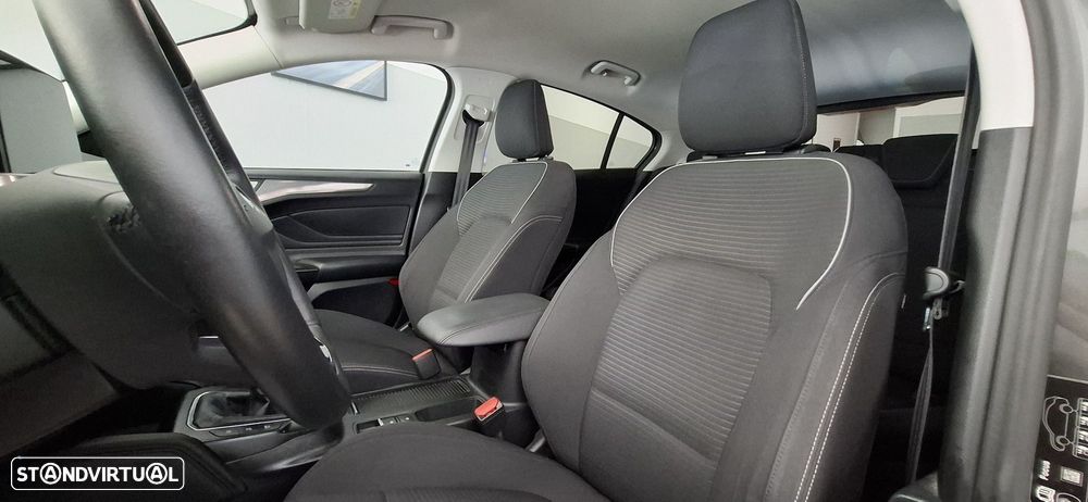 Ford Focus 1.5 TDCi ECOBlue Titanium - 24