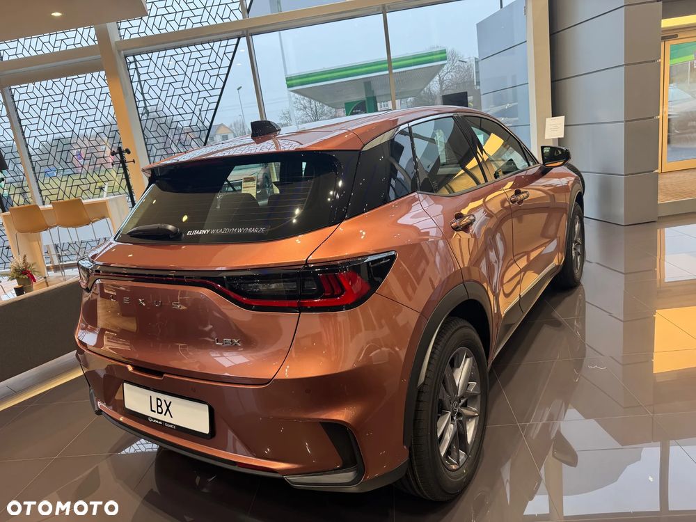 Lexus LBX 1.5 Hybrid - 4