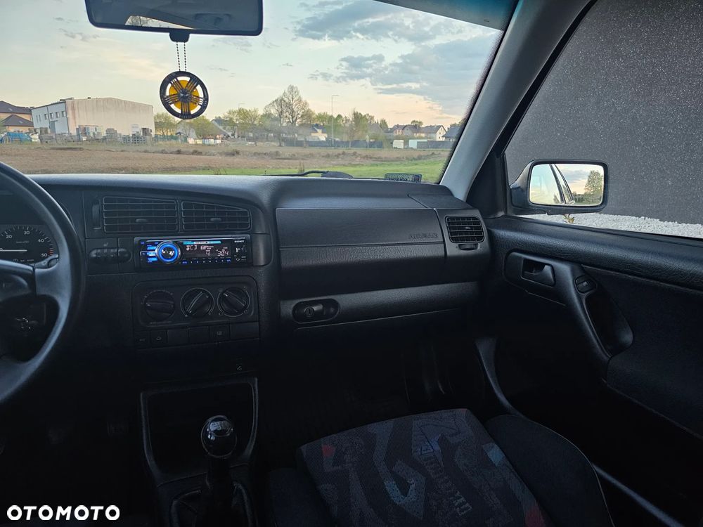 Volkswagen Golf - 14