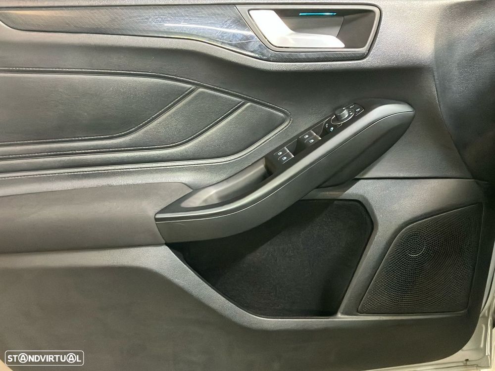 Ford Focus 1.0 EcoBoost MHEV ST-Line X - 19
