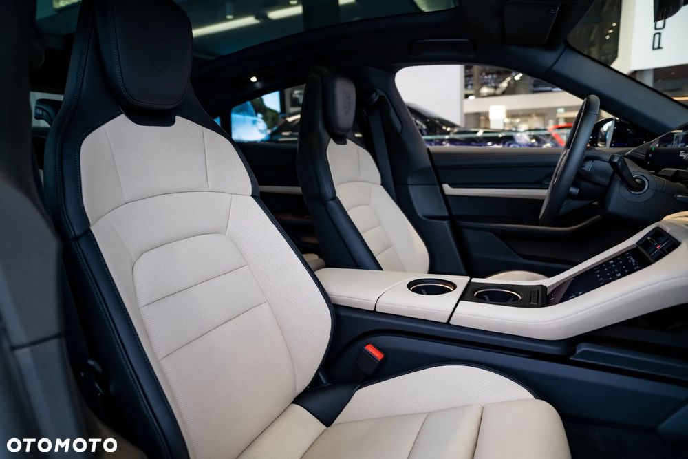 Porsche Taycan 105kWh 4S Black Edition - 18