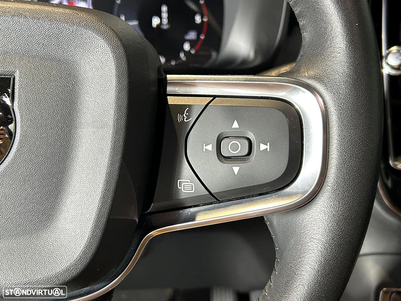 Volvo XC 40 2.0 D3 Momentum Plus Geartronic - 25