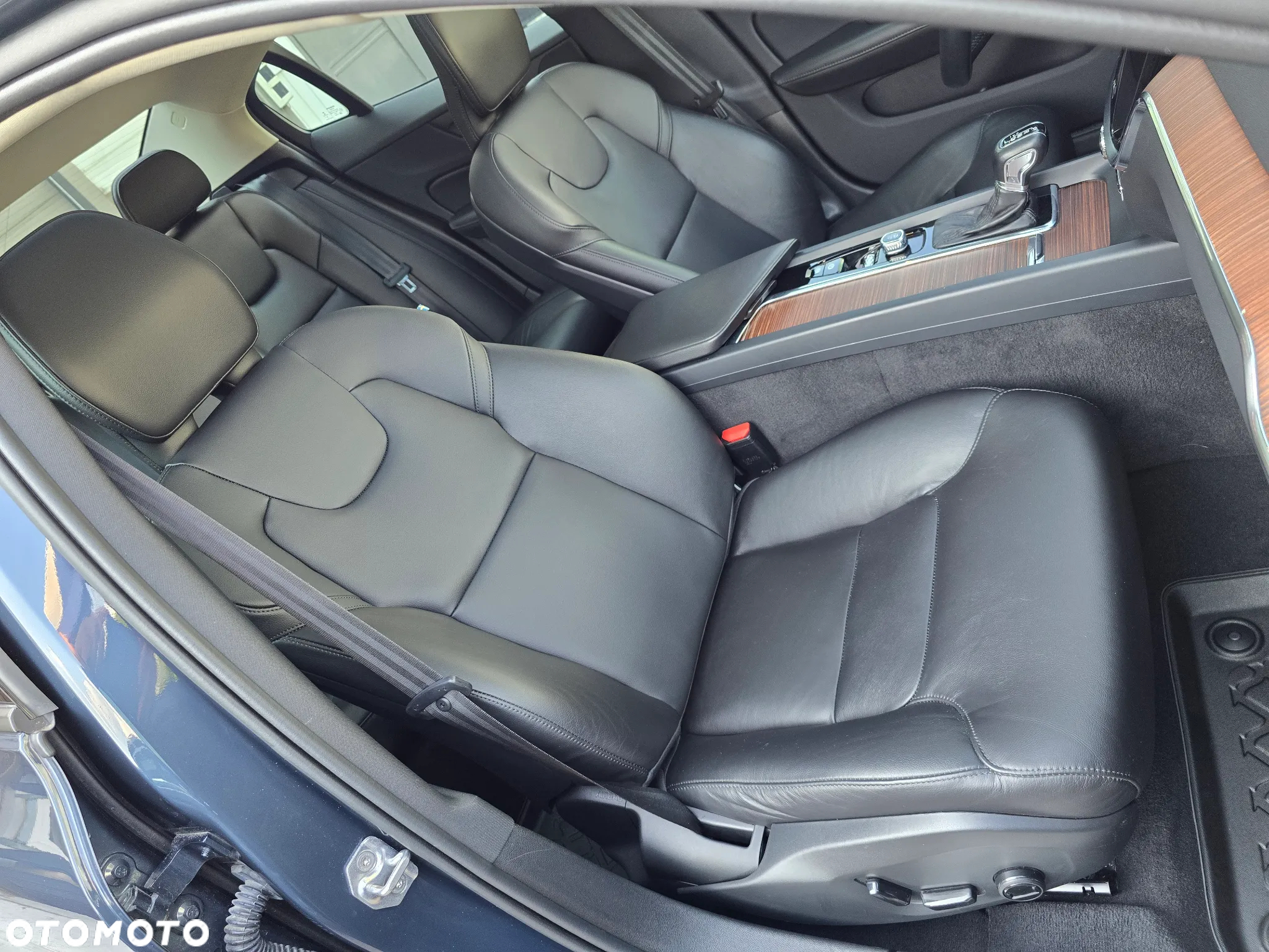 Volvo S60 T6 AWD Momentum Pro - 36