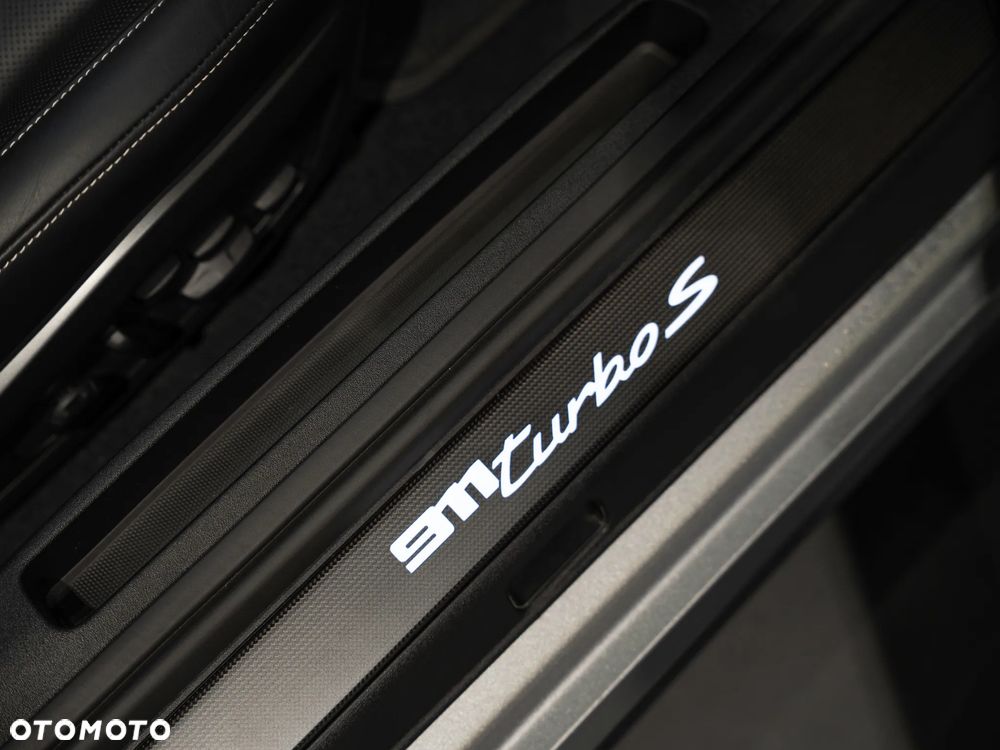 Porsche 911 Turbo S - 25