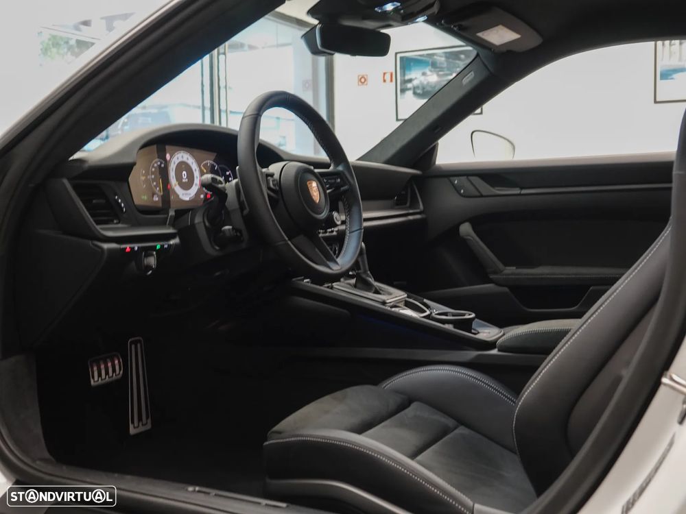 Porsche 911 (992) GT3 PDK - 12