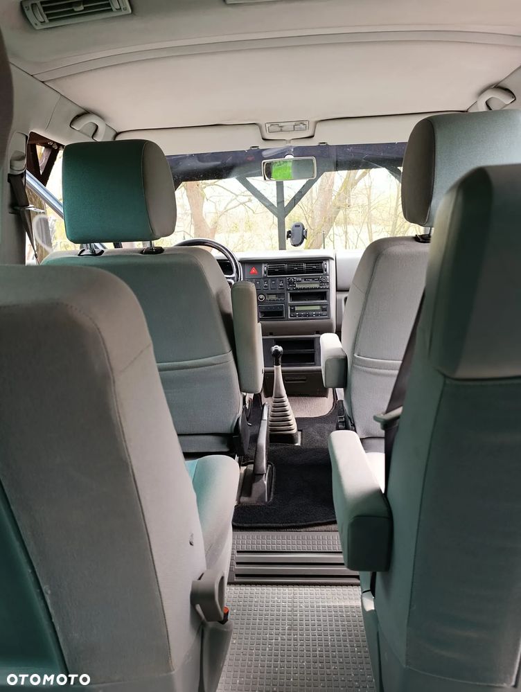 Volkswagen Multivan - 15