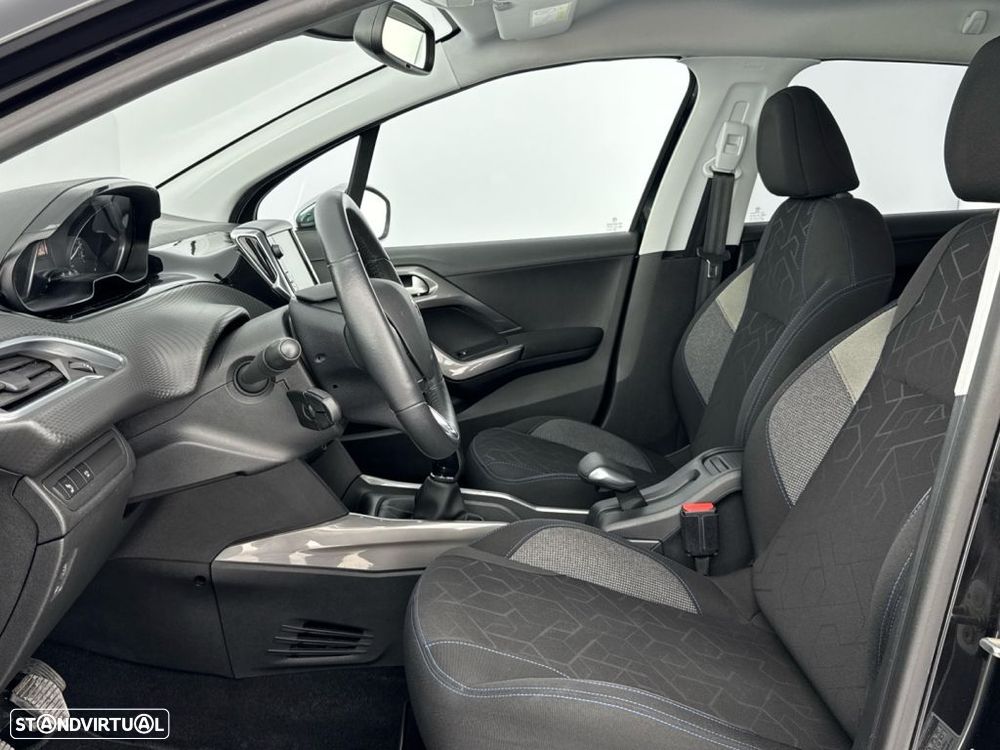 Peugeot 2008 1.2 PureTech Signature - 11