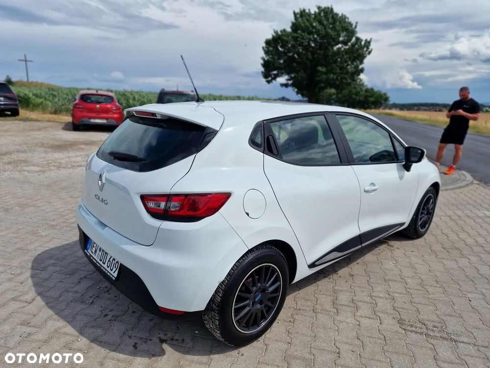 Renault Clio 1.2 16V 75 LIMITED - 10