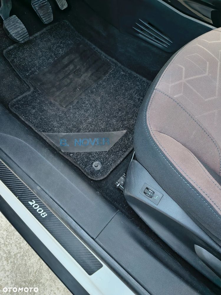 Peugeot 2008 1.2 Pure Tech Style EU6 - 5