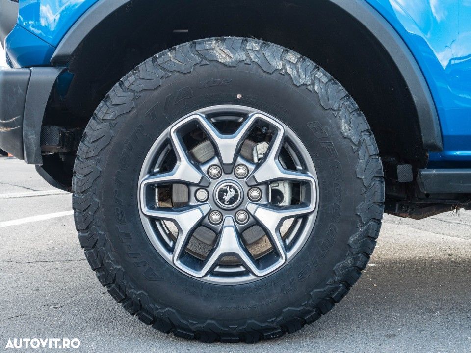 Ford Bronco - 10