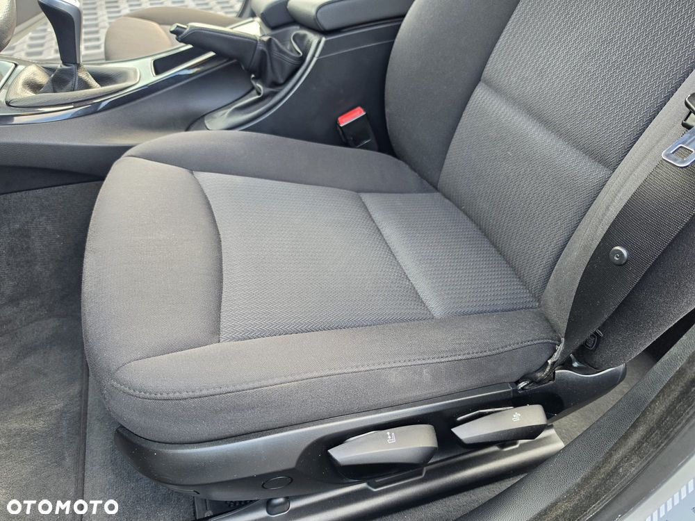 BMW Seria 3 318d - 25