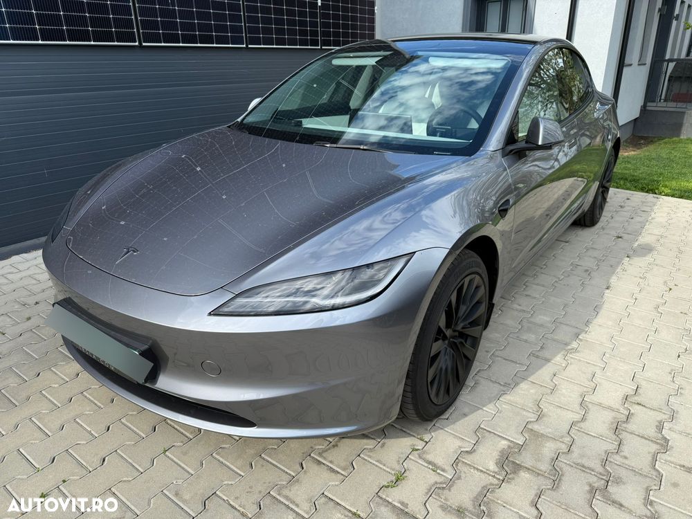 Tesla Model 3 - 1