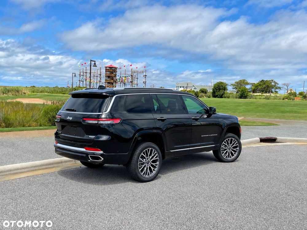 Jeep Grand Cherokee - 27
