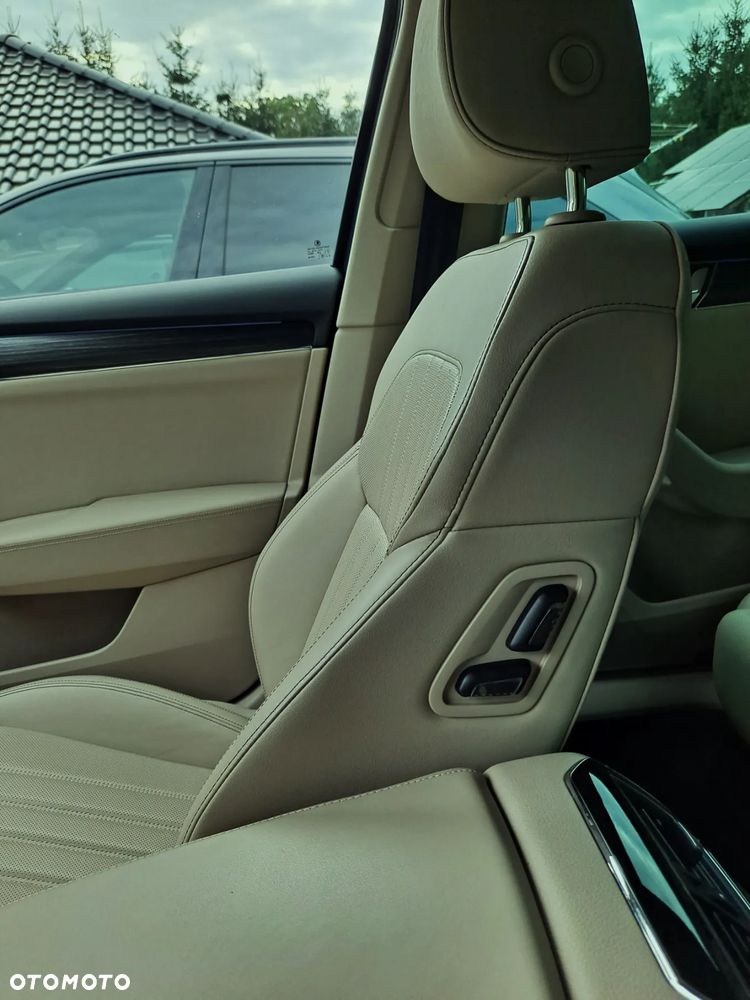 Skoda Superb Combi 2.0 TDI DSG Premium Edition - 29