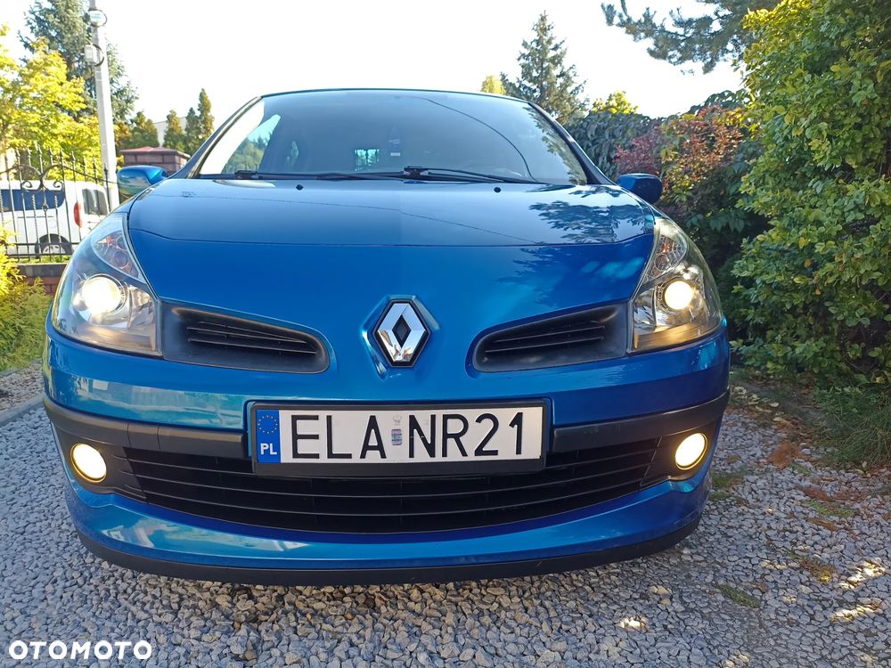 Renault Clio 2006 photo 2